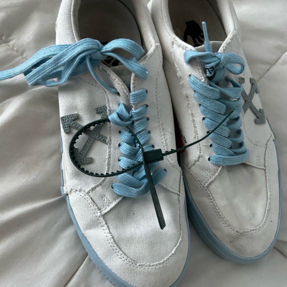 Off White Sneakers
 Light Blue Women or Men's Sneakers Size 42